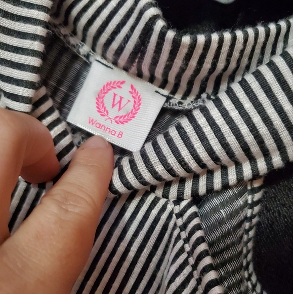 Wanna B Short Sleeve Bare Shoulder Shirt SZ LG - Picture 3 of 5